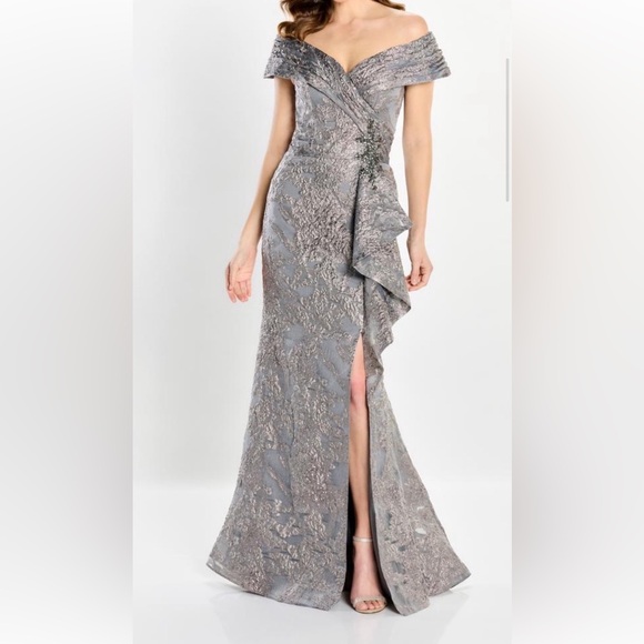 Mon Cheri Gown - Picture 1 of 3